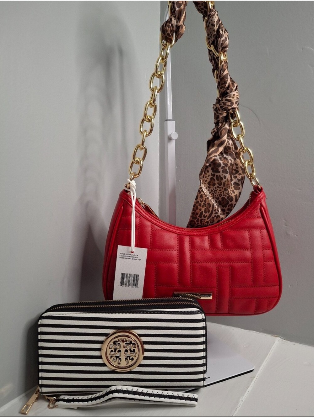 Jessica Simpson Donna Shoulder Bag NWT Red
Leopard Strap + Bonus Wristlet